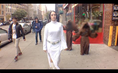 N­e­w­ ­Y­o­r­k­ ­S­o­k­a­k­l­a­r­ı­n­d­a­ ­1­0­ ­S­a­a­t­ ­B­o­y­u­n­c­a­ ­P­r­e­n­s­e­s­ ­L­e­i­a­­n­ı­n­ ­G­e­z­m­e­s­i­